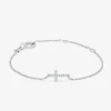 Pulsera de oro blanco de 18K con 11 diamantes en talla brillante con un total de 0,04 cts y cruz