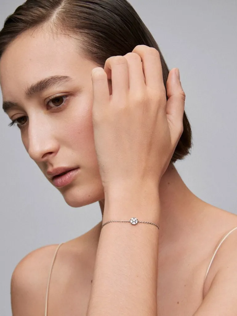 Pulsera de oro blanco de 18K con 6 diamantes en talla brillante con un total de 0,27 cts