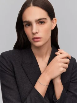 Pulsera r&iacute;gida de oro blanco de 18K con diamantes blancos en talla brillante de 1,04 cts