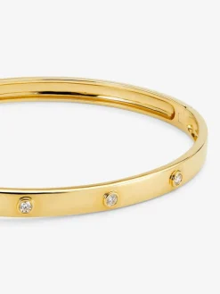 Pulsera rígida de oro amarillo de 18K con diamantes blancos en talla brillante de 0,13 cts