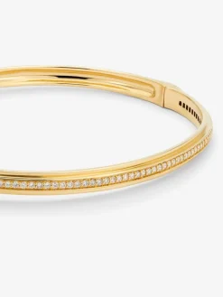 Pulsera r&iacute;gida de oro amarillo de 18K con 64 diamantes en talla brillante con un total de 0,38 cts
