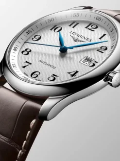 Reloj Longines Master de acero inoxidable con correa de piel de caim&aacute;n marrón, cristal de zafiro y movimiento autom&aacute;tico