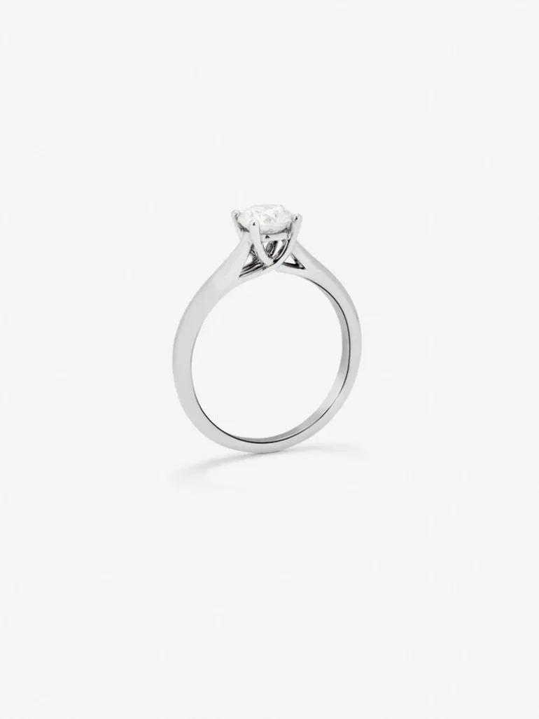Solitario de compromiso de oro blanco de 18K con diamante central de 0,70 quilates